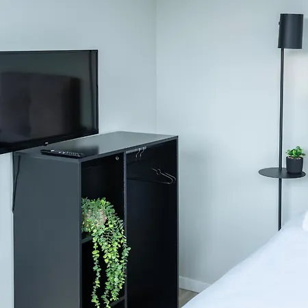 Spacious W Ac, Center Daire *