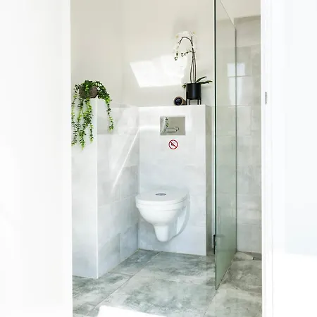 Xl With Rain Shower, Aircon At Center * Raamsdonksveer