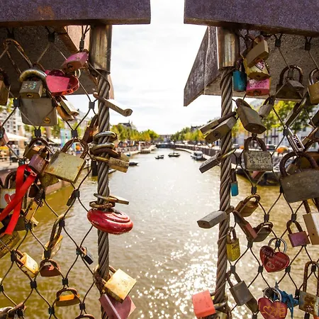 Spacious W Ac, Center アパート *